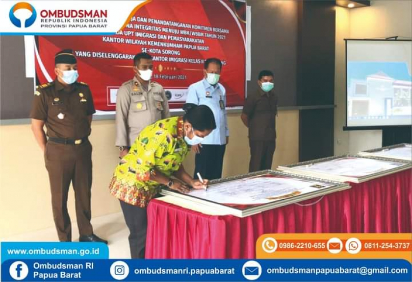 Ombudsman Papua Barat menyaksikan penandatanganan komitmen bersama ZI menuju WBK dan WBBM di Kantor Imigrasi (Kanim) Kelas II TPI Sorong. [Foto: Ombudsman Papua Barat]