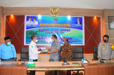 Sertijab Plh Bupati Raja Ampat. [Foto: Humas Pemkab Raja Ampat]