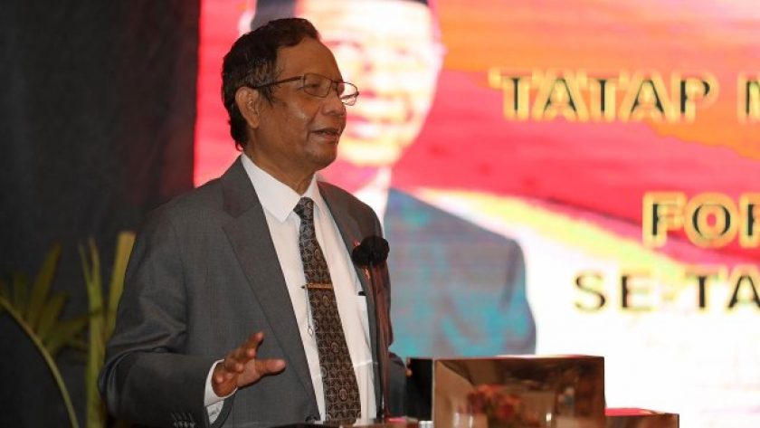 Menko Polhukam Mahfud MD saat audiensi bersama Forum Kepala Daerah se-Tanah Tabi dan Sairei (FORKADA) Papua pada Senin (22/2) di Istana Ballroom, Hotel Sari Pan Pacific, Jakarta. [Foto: Humas Kemenkopolhukam]