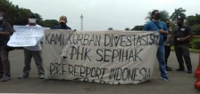 Demonstrasi Korban Divestasi Saham Freeport tuntut janji presiden. [Foto: Dok. Facebook Steven yawan]