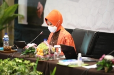 Dirjen PPKTrnas Aisyah Gamawati dalam Rapat Sinkronisasi Kementerian/Lembaga di Kementerian Desa, Pembangunan Daerah Tertinggal dan Transmigrasi di Cisarua, Bogor, Rabu (17/3/2021). [Foto: Dok. Humas Kemendes PDT]