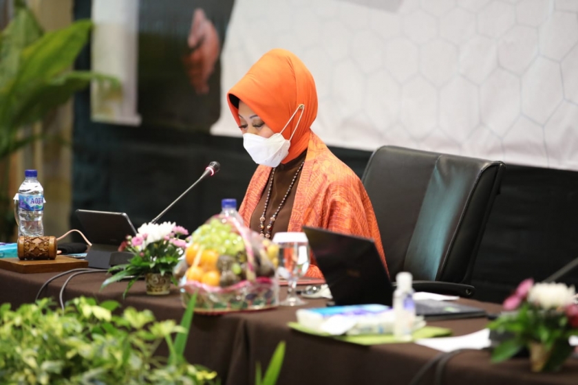 Dirjen PPKTrnas Aisyah Gamawati dalam Rapat Sinkronisasi Kementerian/Lembaga di Kementerian Desa, Pembangunan Daerah Tertinggal dan Transmigrasi di Cisarua, Bogor, Rabu (17/3/2021). [Foto: Dok. Humas Kemendes PDT]