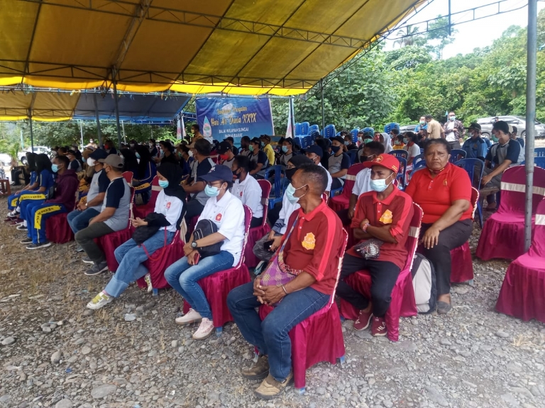 Mahasiswa KKN STIH Manokwari hadiri puncak Hari Air Dunia yang dilaksanakan oleh BWS Papua Barat, Senin (22/3). [Foto: WRP]
