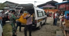 Polisi tangani jasad laki-laki di Distrik Heram, Kota Jayapura. [Foto: Dok Polres Jayapura Kota]