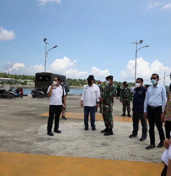 Ketua DPD RI, LaNyalla saat bersilaturahmi dengan Komanda Pangkalan Utama TNI AL VII Laksma TNI IG. Kompiang Aribawa di markasnya di Jl. Yos Sudarso, Kupang, Nusa Tenggara Timur, Kamis (25/3/2021).  [Foto: Dok. DPD RI]