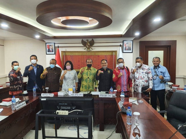 Komite I DPD RI menggelar rapat dengan 8 Gubernur Provinsi Kepulauan bahas Urgensi UU Daerah Kepulauan, di Gedung Nusantara V, Komplek MPR/DPR/DPD RI, Kamis (1/4).  [Foto: Dok. DPD RI]