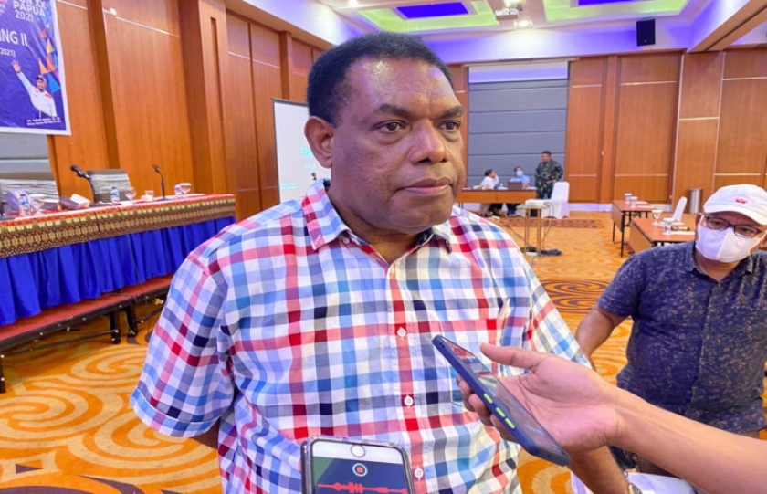 Ketua Panitia CDM Meeting II Yusuf Yambe Yabdi saat memberikan keterangan kepada pers di Jayapura, Rabu (31/3/2021). [Foto: Pemprov Papua]