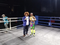 Geisler Ap bersama managernya, Mananwir Paul Finsen Mayor memegang sabuk Gelar Juara WBA Asia  di Jakarta pada Sabtu (3/4). [Foto: Finsen Mayor]