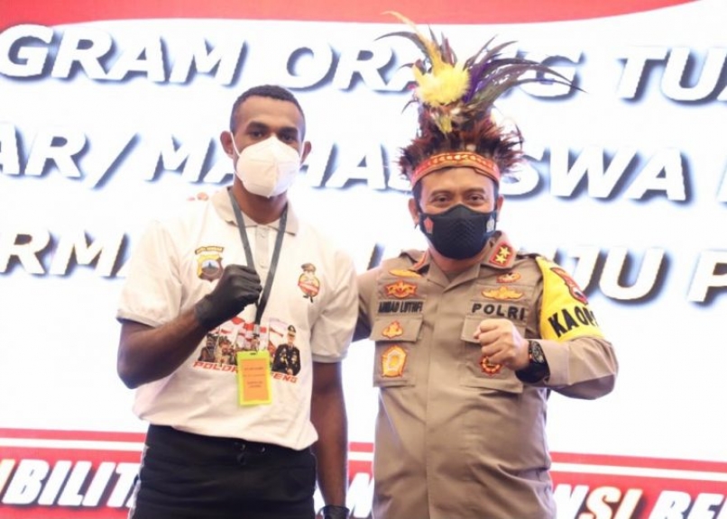 Kapolda Jateng Launching program orang tua asuh pelajar Papua. [Foto: Humas Polda Jateng]