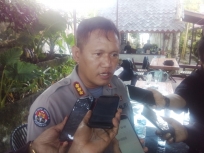 Kabid Humas Polda Papua Barat Kombes Pol Adam Erwindi saat memberikan keterangan kepada jagapapua, Rabu (7/4). [Foto: JP/Rolly]