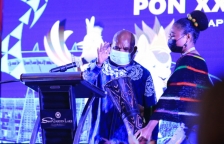 Gubernur Lukas saat membuka Chef de Mission (CdM) meeting II PON XX 2021, di Sentani, Kabupaten Jayapura, Rabu (07/04/2021) malam. [Foto: Pemprov Papua]