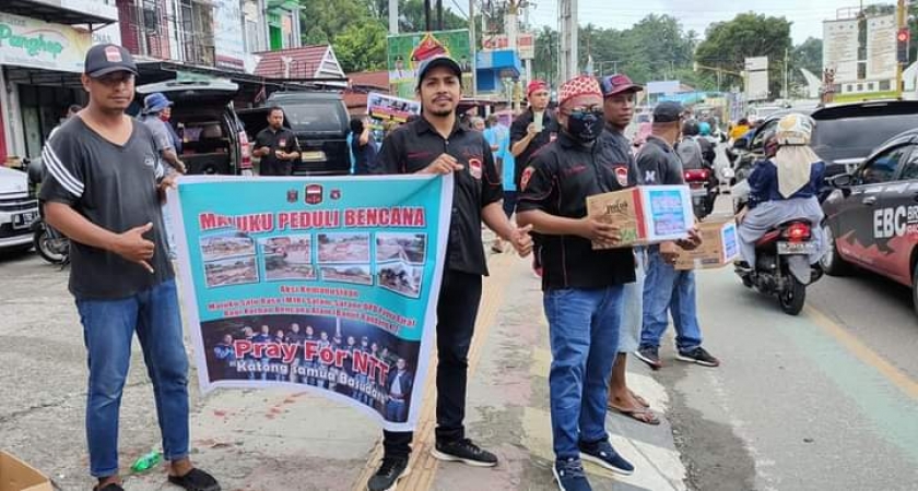 DPD Maluku Satu Rasa Salam Sarane Gelar aksi Galang Dana untuk NTT pada Rabu (6/4). [Foto: JP/Rolly]