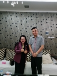 dr. Rosaline Irene Rumaseuw saar berkoordinasi dengan Bupati Kaimana, Freddy Thie. [Foto: ist ]
