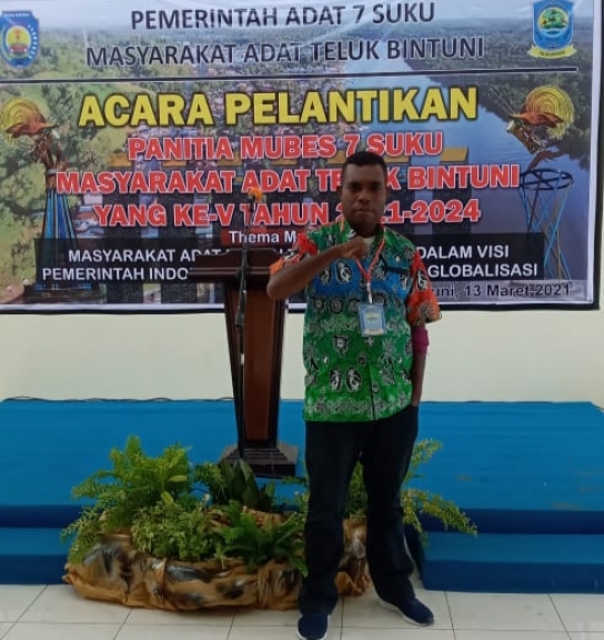 Sekretaris Jendral LMA Moskona Kabupaten Teluk Bintuni, Agustinus Orocomna. [Foto: JP/MW]