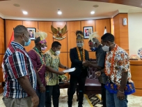  Pertemuan Tokoh masyarakat dari Papua Barat dengan Ketua Komite 1 DPD-RI Fachrul Razi MIP di Gedung Senayan Jakarta membahas perkembangan pembentukan Calon Daerah Otonomi Baru (CDOB) Kabupaten Manokwari Barat. Selasa (13/04/2021). [Foto: Dok. DPD RI]