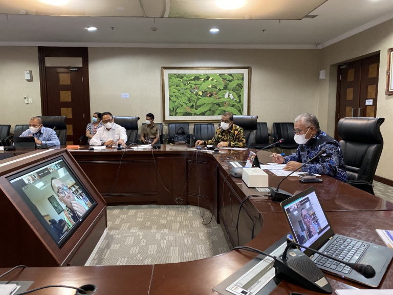Deputi I KSP Febry C Tetelepta saat memimpin rapat koordinasi revitalisasi Benteng Victoria pada Rabu (21/4) di Gedung Bina Graha, Jakarta. [Foto: KSP]