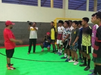 Senator Filep saat memberikan arahan dan mengajak pelajar Manokwari hindari narkoba dan miras. [Foto: JP/WRP]