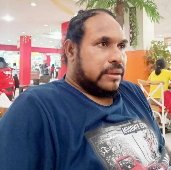 Aktivis anti korupsi, Sekjen LSM Kampak Papua, Johan Rumkorem. [Foto: JP/LR]