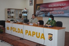 Kunjungan kerja Kompolnas dalam rangka pemantauan situasi kemanan Papua Khususnya di Kabupaten Puncak, Intan Jaya dan Nduga, serta Pengamanan PON XX, Rabu (28/04). [Foto: Humas Polri]