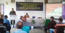 Kodim 1708/Biak Numfor menggelar kegiatan pembinaan warga di Biak Numfor pada Kamis (29/4).  [Foto: Kodam 17 Cenderawasih]