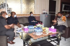Rapat Koordinasi MRP dan Kapolresta Jayapura membahas miras dan narkoba. [Foto: Polresta Jayapura]