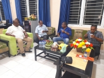 Direktur Perusda Bintuni Maju Mandiri Gelar Buka Bersama Wartawan. [Foto: JP/MW]