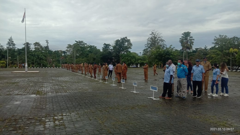 Perusda Bintuni Maju Mandiri mengambil bagian dalam apel gabungan di Kantor Bupati Teluk Bintuni pada Senin (10/5).  [Foto: JP/MW]