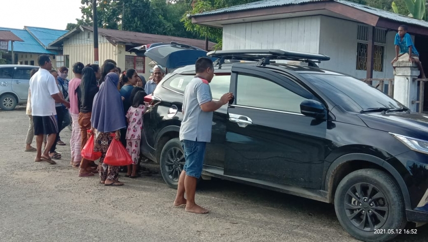 Jelang Idul Fitri, Dinas Perindakob Bintuni Gelar Sembako Murah. [Foto: JP/MW]