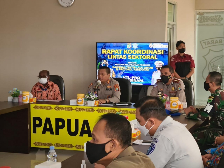 Gelar Rakor, Polda Papua Barat Imbau Warga Tertib Prokes dan Lalin. [Foto: Polda Papua Barat]