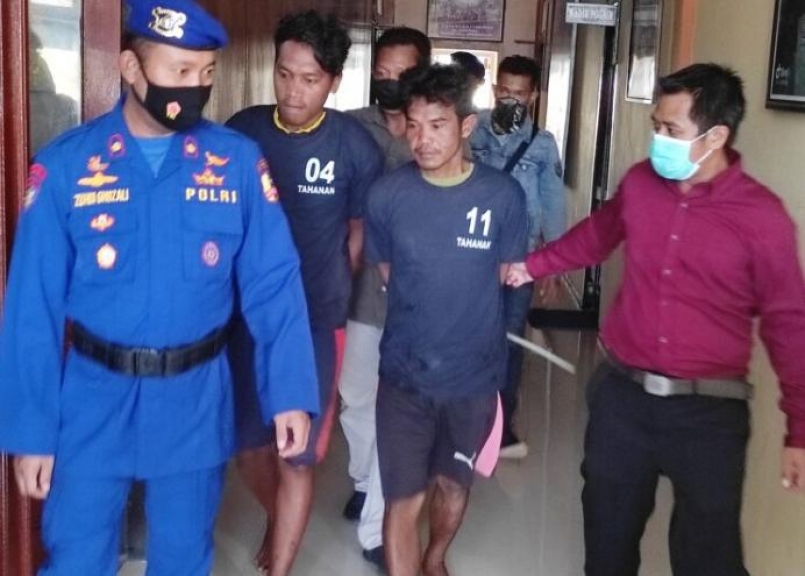 Pelaku yang diamankan Polairud Polda Papua Barat. [Foto: ist]
