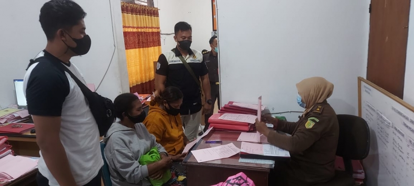 Kasus Dugaan Pembunuhan Dilimpahkan Tahap 2 di Kejari Manokwari. [Foto: JP/Rolly]