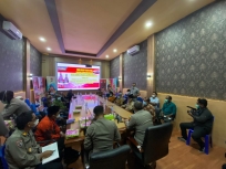 Polres Teluk Bintuni menggelar FGD bersama tokoh masyarakat, tokoh agama, tokoh perempuan, dan tokoh adat. [Foto: ist]