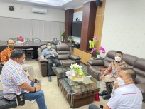 Ketua STIH Manokwari Teken Kerja Sama dengan Fakultas Hukum Unhas Makassar. [Foto: JP/WRP]