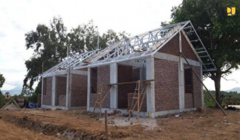 Percepatan dan Rehabilitasi Pascabencana NTT dan NTB, Kementerian PUPR Distribusikan Panel RISHA ke Lokasi Pembangunan Hunian Tetap. [Foto: Kementerian PUPR]