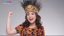 Potret Nagita Slavina pakai baju adat Papua. [Foto: YouTube/Rans Entertainment/Suara.com]