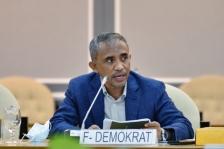 Anggota Pansus Otonomi Khusus (Otsus) Papua Anwar Hafid dalam Rapat Kerja Pansus Otsus Papua dengan peneliti UGM Bambang Purwoko dan peneliti LIPI Mardyanto Wahyu Tryanmoko, di Gedung Nusantara II, Senayan, Jakarta, Kamis (3/6/2021). [Foto: Eno/Man]