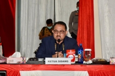 Wakil Ketua Komisi III DPR RI Pangeran Khairul Saleh saat memimpin pertemuan Tim Kunjungan Kerja Spesifik Komisi III DPR RI dengan Kapolda dan Kajati Malut di Ternate, Malut, Jumat (4/6/2021). [Foto: Tiara/Man]