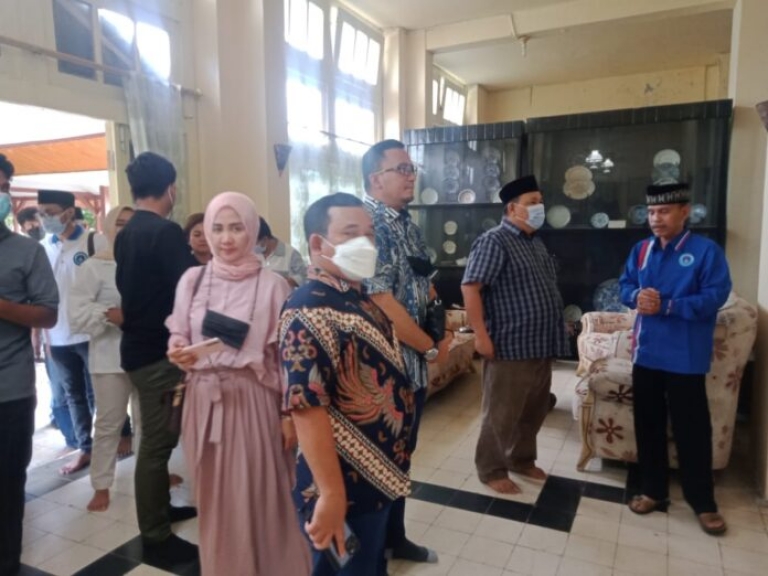 Pengurus DPN BMI Bersama Pengurus DPD BMI Malut Saat Kunjungi Kedaton Kesultanan Ternate. [Foto: ST]