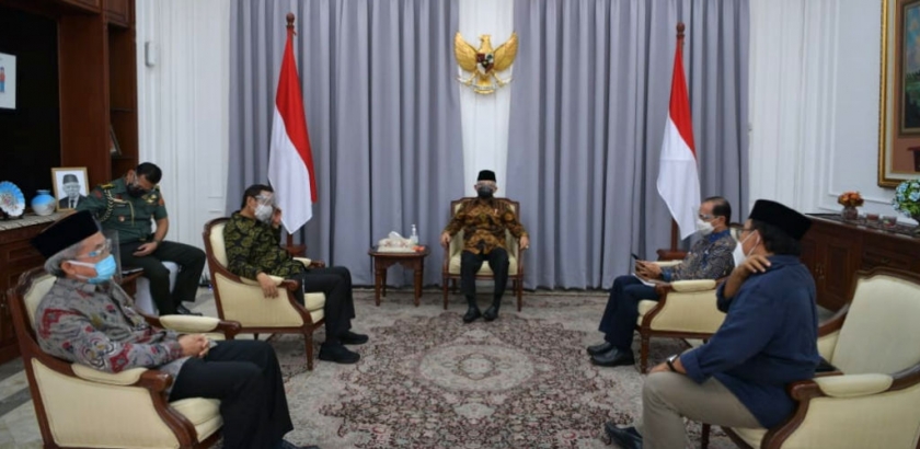 Wapres Ma’ruf Amin menerima Menko Polhukam Mahfud MD, Rabu (09/06/2021), di Kediaman Resmi Wapres, Jakarta. [Foto: BPMI Setwapres]