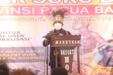 Filep Wamafma Tekankan Persatuan Suku Biak  untuk Masa Depan Papua. [Foto: WRP]