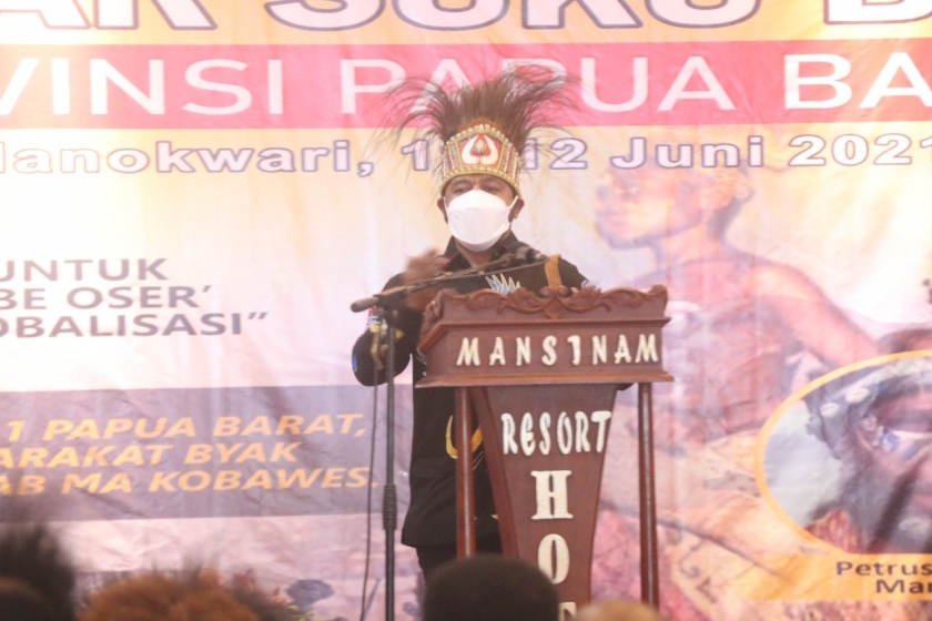 Filep Wamafma Tekankan Persatuan Suku Biak  untuk Masa Depan Papua. [Foto: WRP]