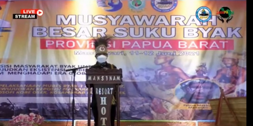 Senator Filep Ajak Suku Biak Bawa Kemajuan Papua di Era Globalisasi. [Foto: tangkapan layar JasMerah TV]