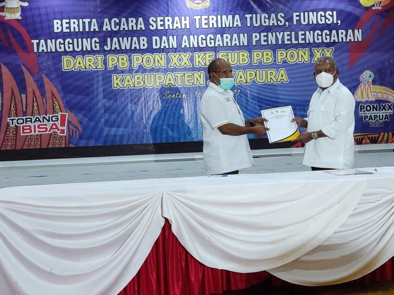 Serah terima tugas, fungsi, tanggung jawab dan anggaran dari PB PON XX ke Sub PB PON XX Kabupaten Jayapura. [Foto: Diskominfo Papua]