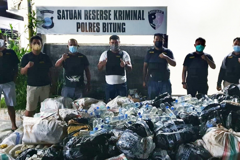 Resmob Polres Bitung Amankan 13 ABK Pembawa Minuman Beralkohol. [Foto: Polda Sulut] 