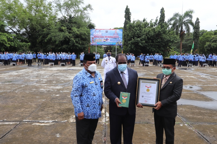 Kabupaten Sorong Cetak Rekor MURI Jembatan Kayu Terpanjang se-Indonesia. [Foto: Diskominfo Kabupaten Sorong]