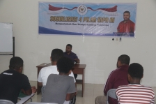 Filep wamafma bersama para pemuda sanggeng saat menggelar sosialisasi 4 Pilar MPR RI di aula STIH Manokwari, 20 Mei 2021