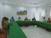 Filep Wamafma Buka Ujian Proposal Skripsi Mahasiswa STIH Manokwari. [Foto: WRP]