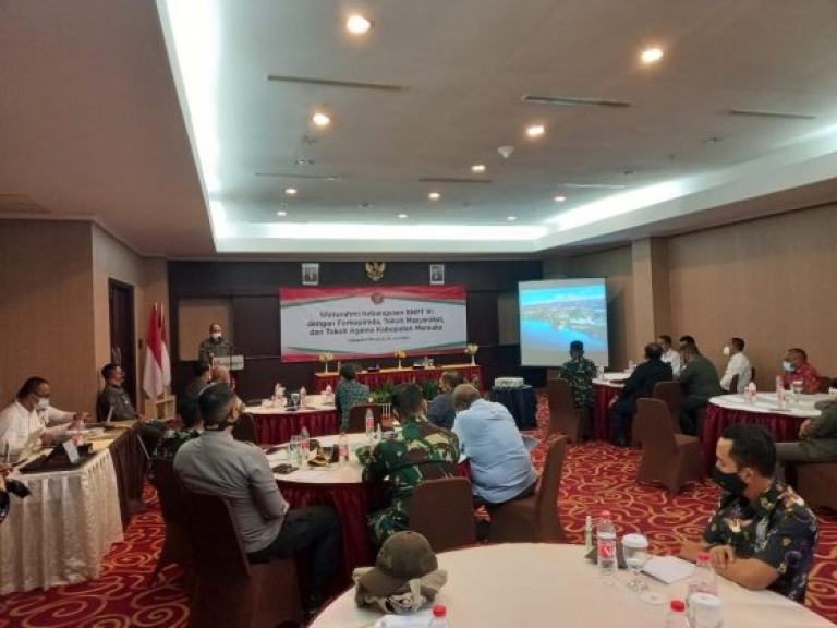 BNPT Gandeng Pimpinan Daerah, Tokoh Agama Hingga Tokoh Adat Tebar Toleransi dan Nasionalisme di Merauke. [Foto: Polda Papua]