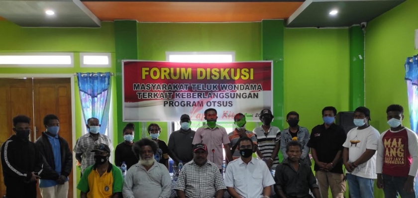 GMP Teluk Wondama usai menggelar diskusi tentang keberlangsung Otonomi khusus. [Foto : PKT-01]