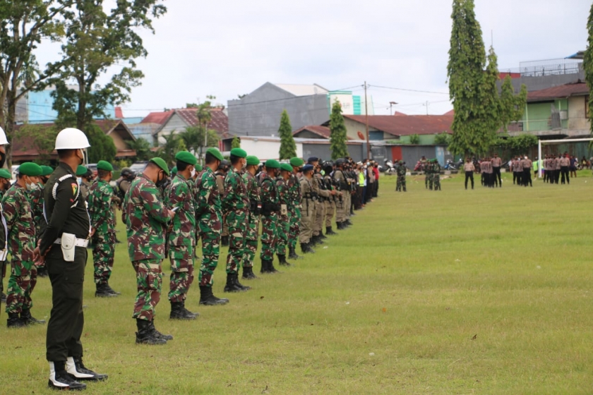 HUT Bhayangkara ke-75, Polda Papua Barat Lakukan Apel dan Patroli Gabungan. [Foto: ist]
